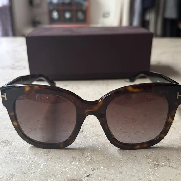 Tom Ford Black Oversized sunglasses Beatrice Havana TF613 - Picture 4 of 4